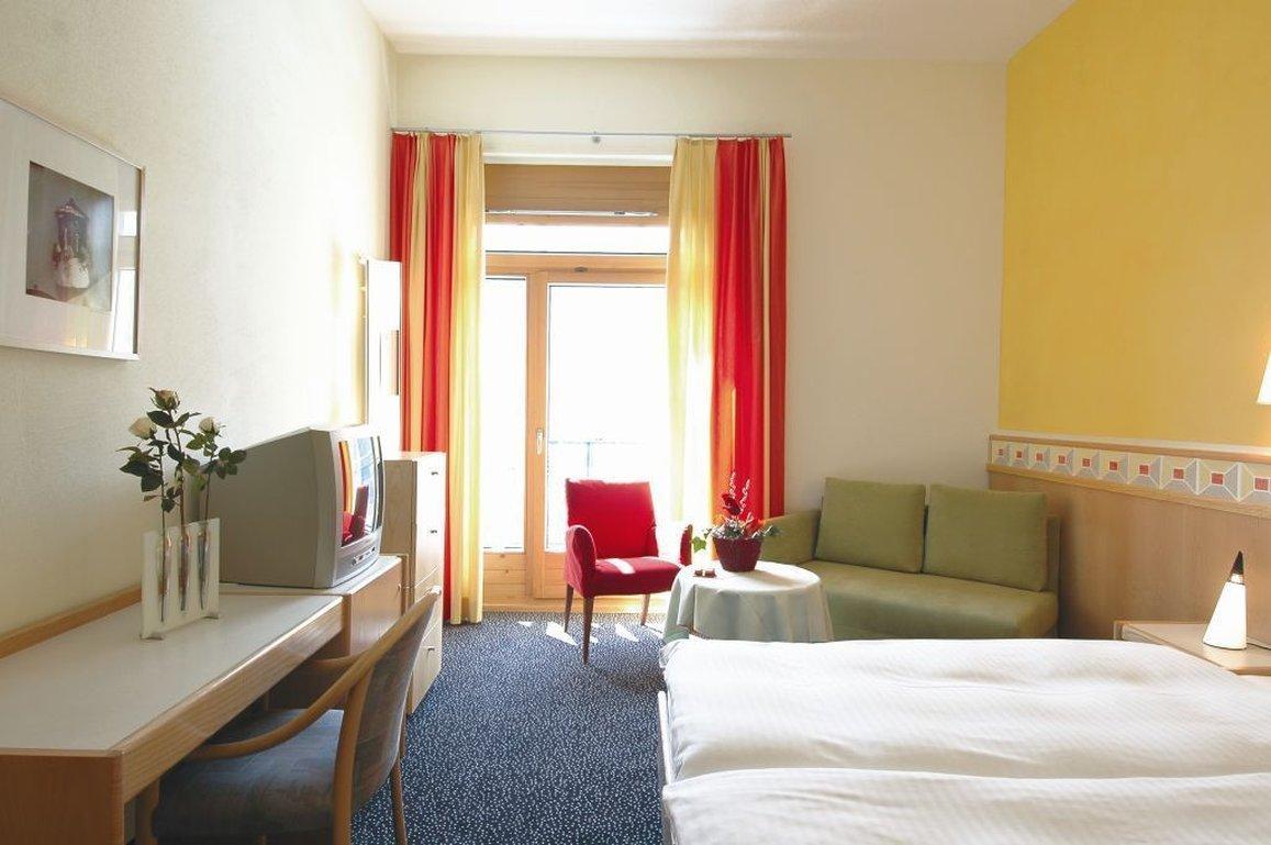 Badehotel Belvair Скуоль Екстер'єр фото